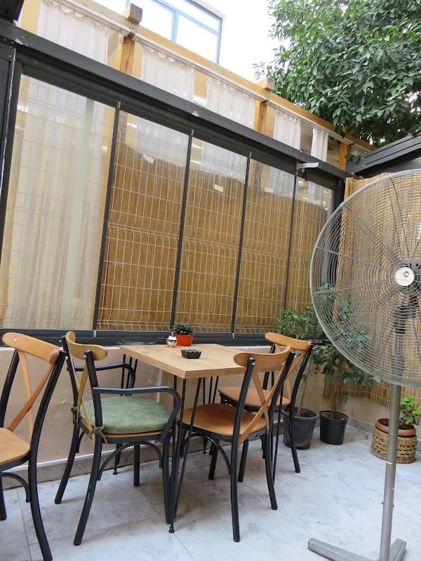 Nous Art Cafe