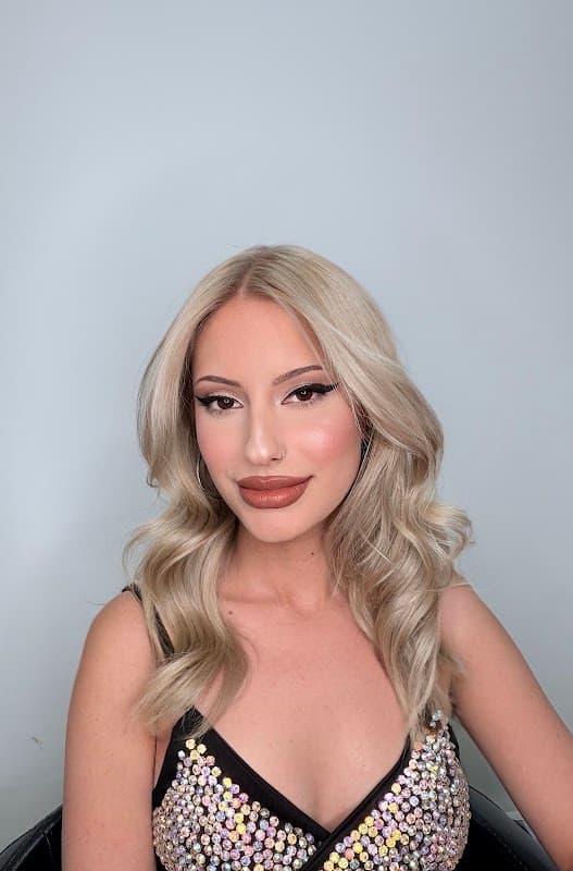 Kuaför Gümüşlü Saçlar | Boya & Ombre | Saç Kesimi | Keratin Bakım | Güzellik Salonu
