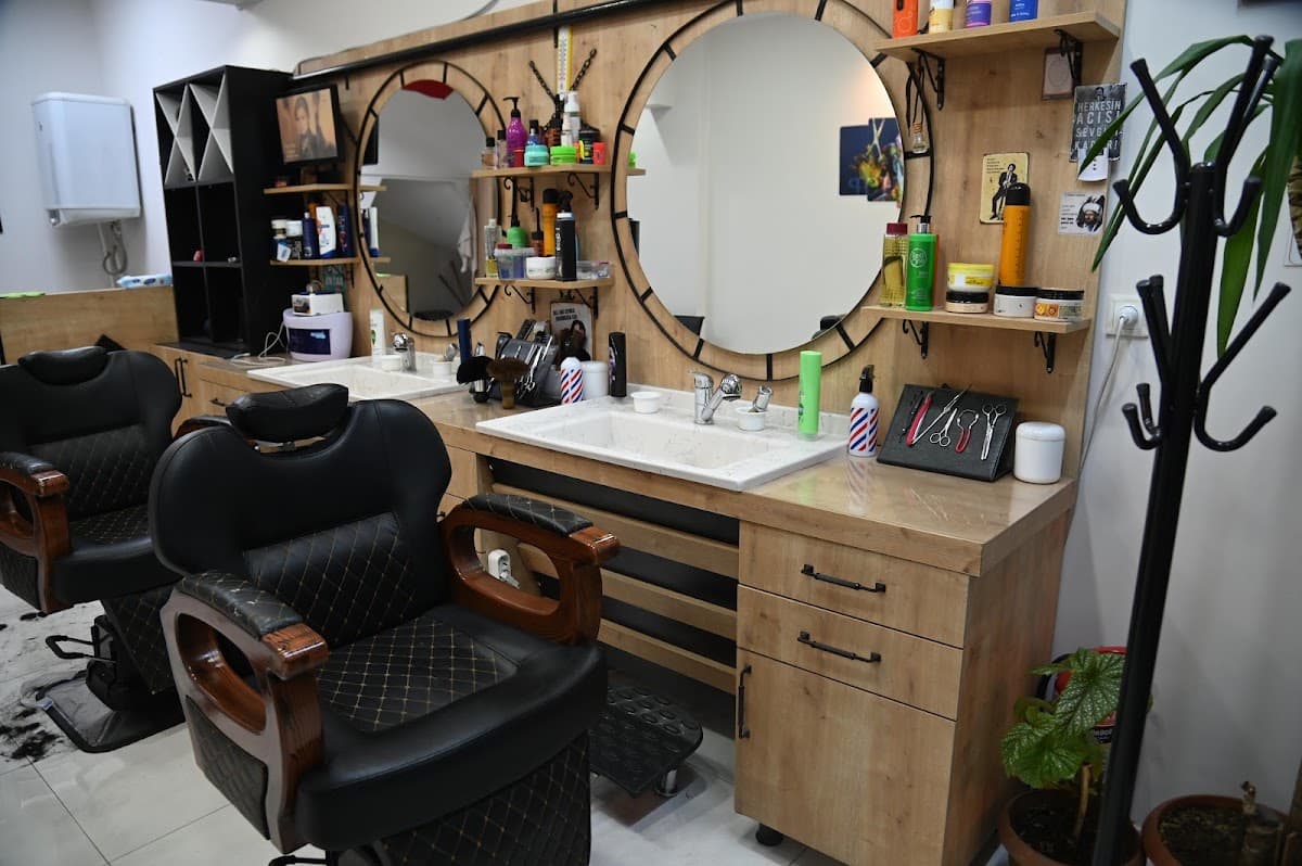 MANİSA SALON YILMAZ ERKEK KUAFÖRÜ,MANİSA ANOTOMİK SAÇ KESİMİ