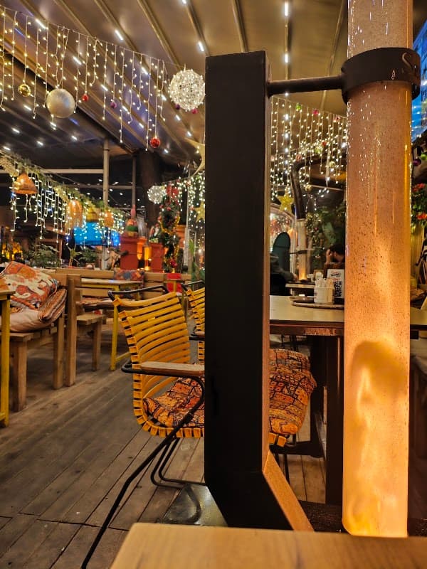 Yeni Eski Cafe Bar
