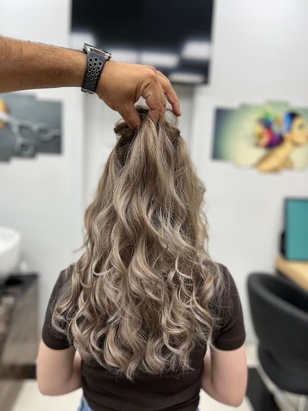 Saloon Oğuzhan Bayan Kuaförü
